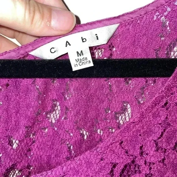 CABI LACE SLEEVELESS BLOUSE PEPLUM STYLE SIZE MEDIUM FUCHSIA IN COLOR - Picture 4 of 10